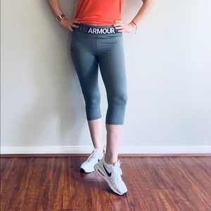 Under Armour Girl/Women Capri Leggings/YLG/S/NWT